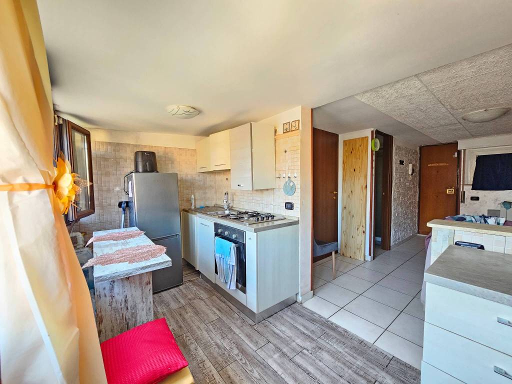 appartamento in vendita a Pomezia in zona Torvaianica