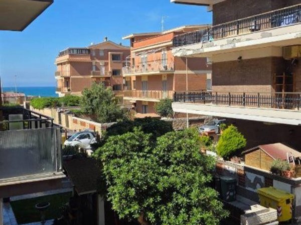 appartamento in vendita a Pomezia in zona Torvaianica