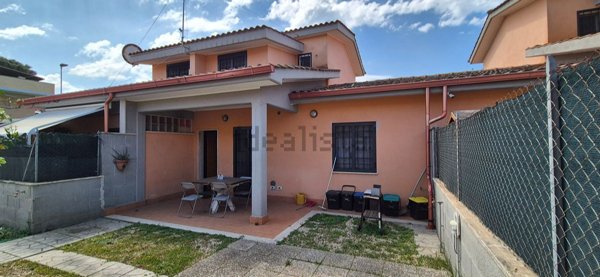 appartamento in vendita a Pomezia in zona Torvaianica