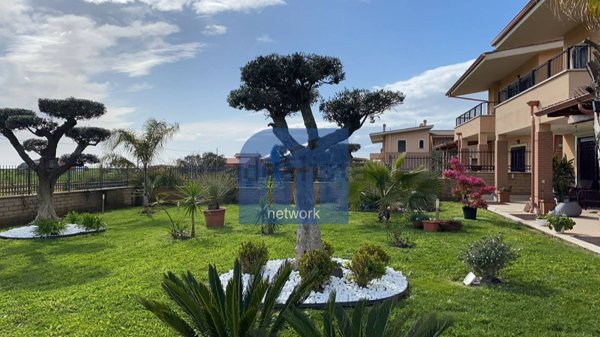 casa indipendente in vendita a Pomezia