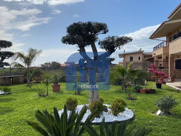 casa indipendente in vendita a Pomezia
