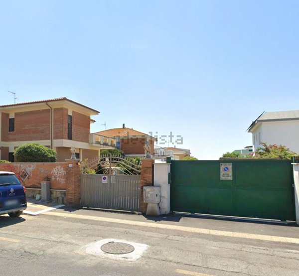 appartamento in vendita a Pomezia in zona Torvaianica