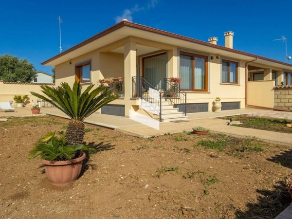 casa indipendente in vendita a Pomezia in zona Campo Jemini