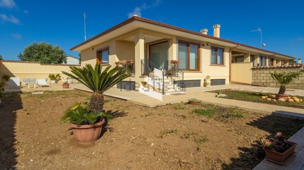 casa indipendente in vendita a Pomezia in zona Campo Jemini