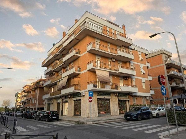 appartamento in vendita a Pomezia in zona Torvaianica