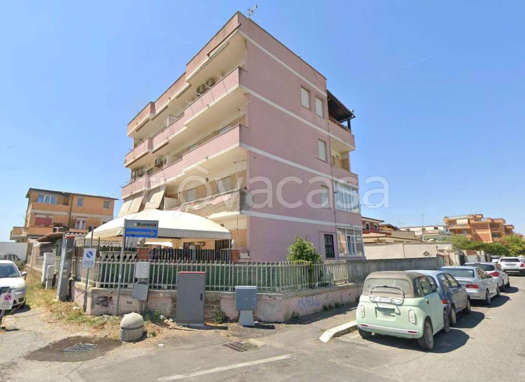 appartamento in vendita a Pomezia in zona Torvaianica