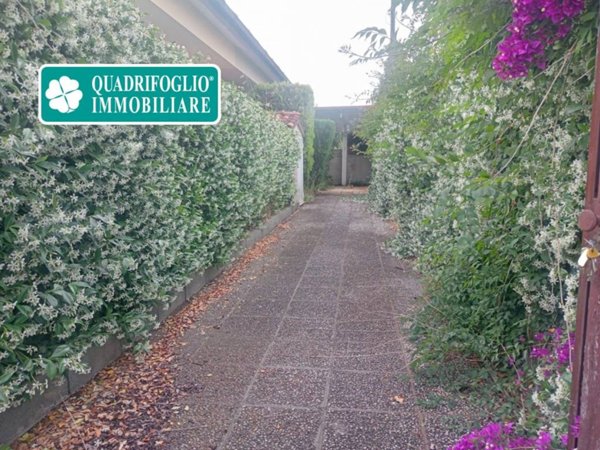 appartamento in vendita a Pomezia in zona Torvaianica