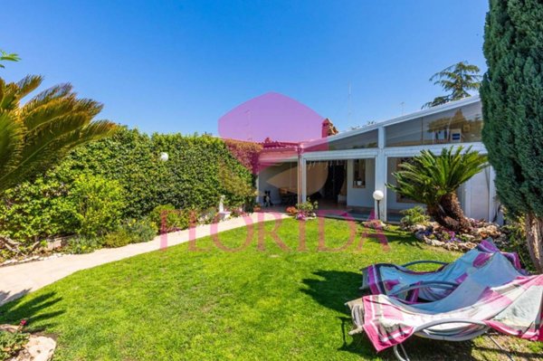 casa indipendente in vendita a Pomezia in zona Colli di Enea