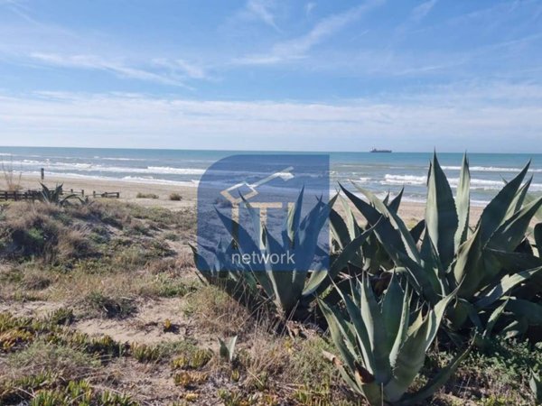 appartamento in vendita a Pomezia in zona Torvaianica