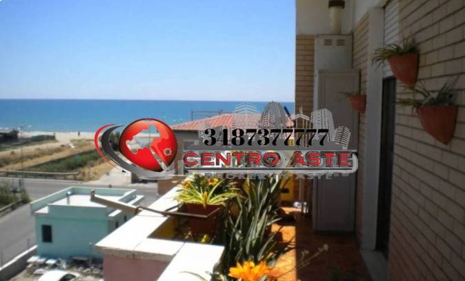 appartamento in vendita a Pomezia in zona Torvaianica