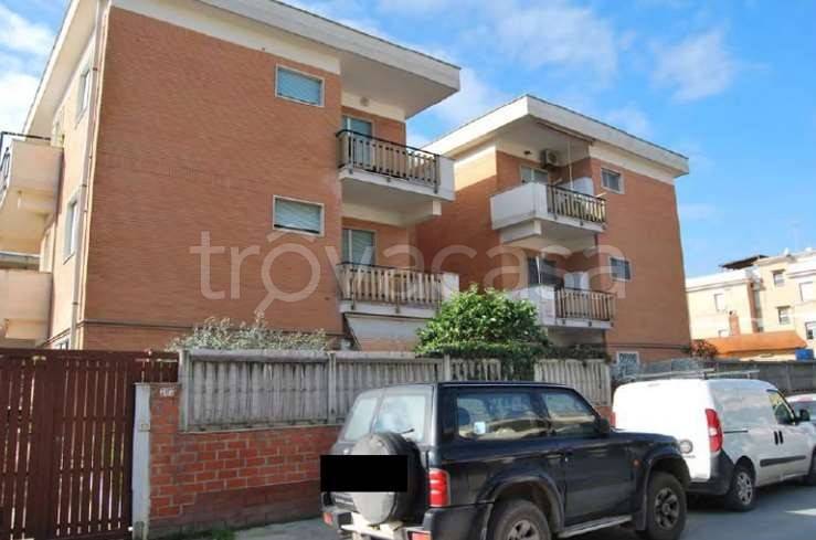 appartamento in vendita a Pomezia in zona Torvaianica