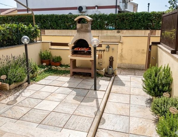 casa indipendente in vendita a Pomezia in zona Campo Selva