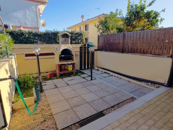casa indipendente in vendita a Pomezia in zona Campo Selva