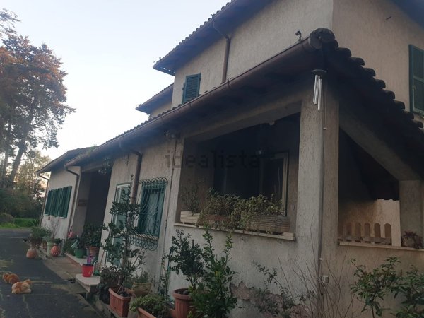 casa indipendente in vendita a Pomezia