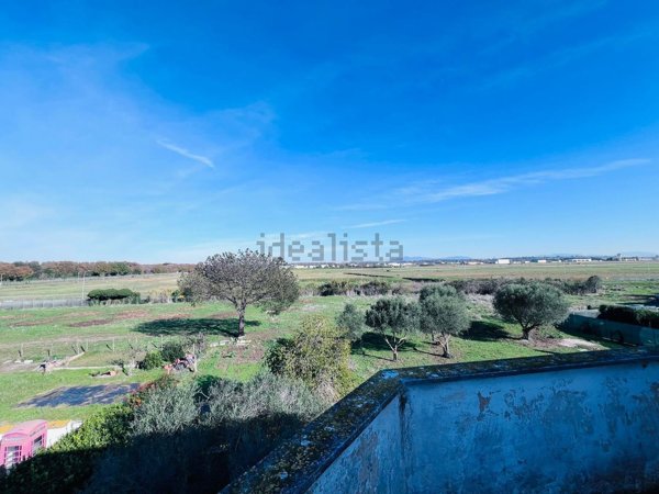casa indipendente in vendita a Pomezia in zona Torvaianica