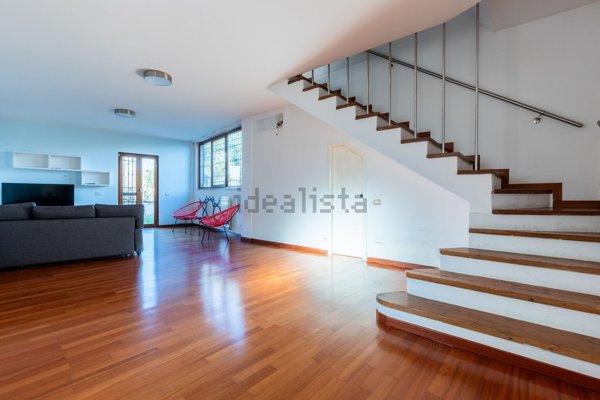 casa indipendente in vendita a Pomezia in zona Torvaianica