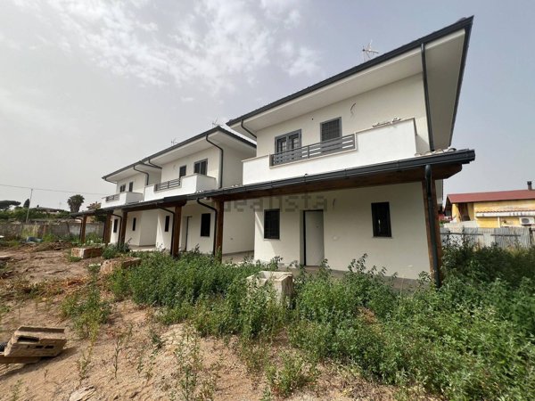 pentavano in vendita a Pomezia in zona Campo Jemini