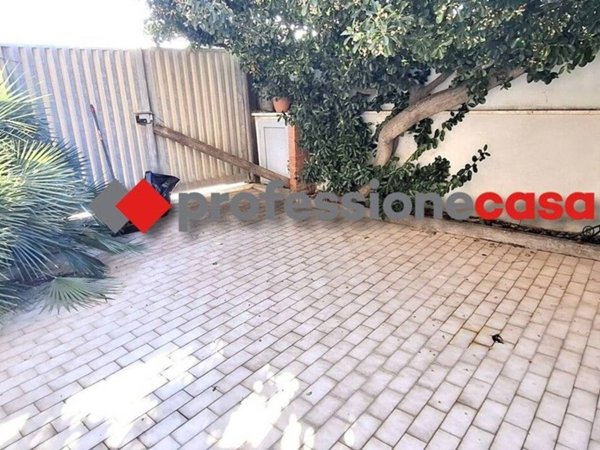 appartamento in vendita a Pomezia in zona Torvaianica