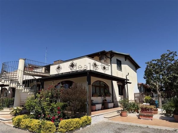 appartamento in vendita a Pomezia in zona Santa Palomba