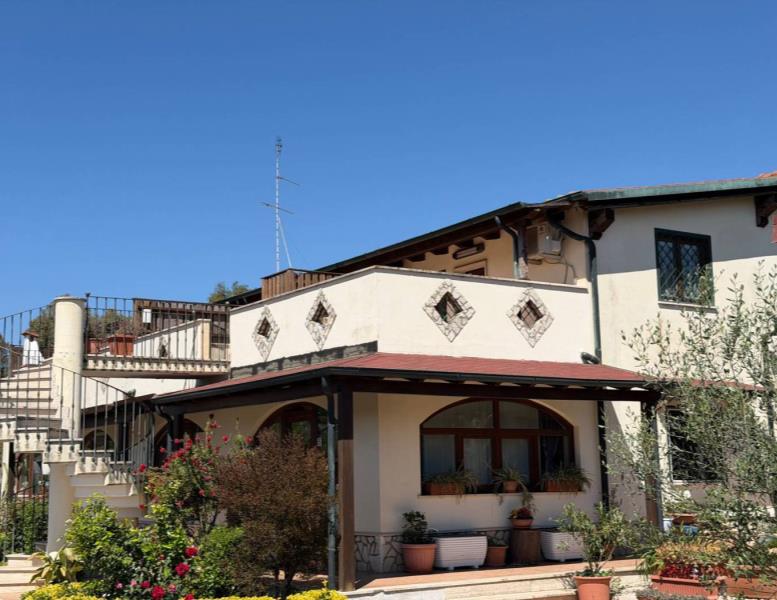 appartamento in vendita a Pomezia in zona Santa Palomba