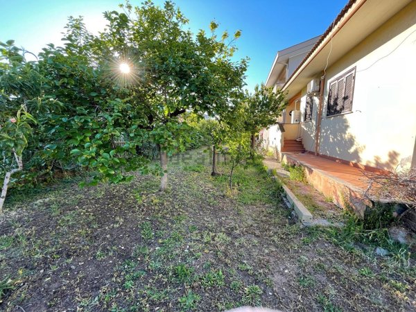 casa indipendente in vendita a Pomezia