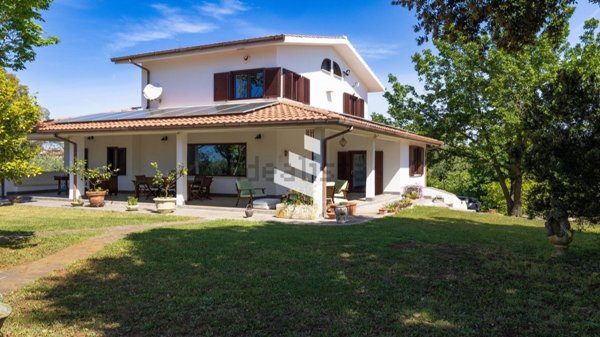 casa indipendente in vendita a Pomezia