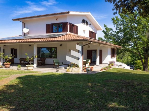 casa indipendente in vendita a Pomezia in zona Pratica di Mare