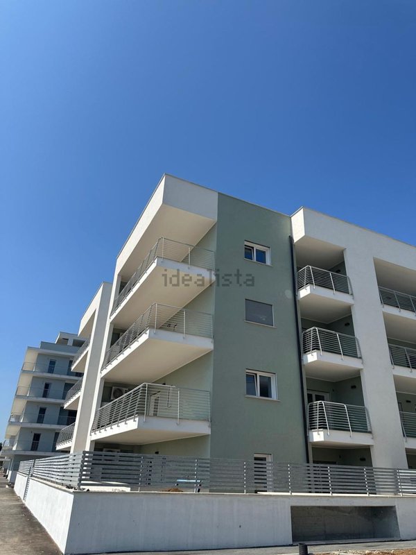 appartamento in vendita a Pomezia in zona Pratica di Mare