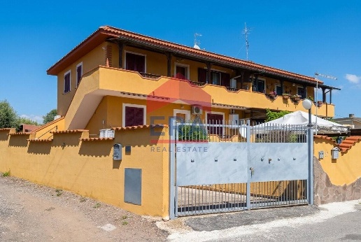 appartamento in vendita a Pomezia in zona Castagnetta