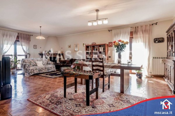 casa indipendente in vendita a Pomezia