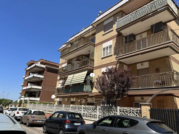 appartamento in vendita a Pomezia in zona Torvaianica