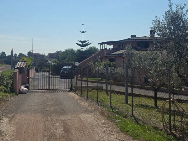 appartamento in vendita a Pomezia in zona Santa Procula