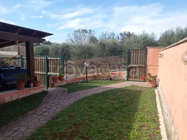 appartamento in vendita a Pomezia in zona Santa Procula