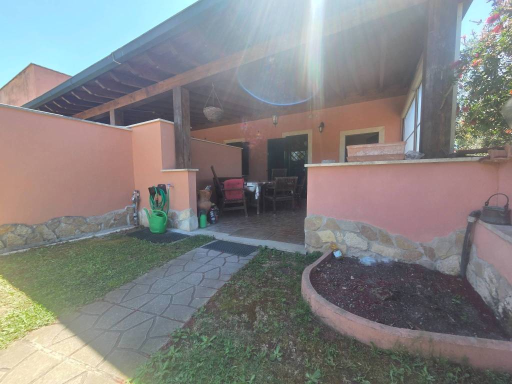 appartamento in vendita a Pomezia in zona Santa Procula