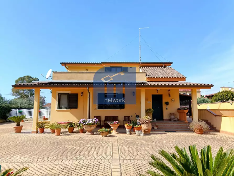 casa indipendente in vendita a Pomezia in zona Torvaianica Alta
