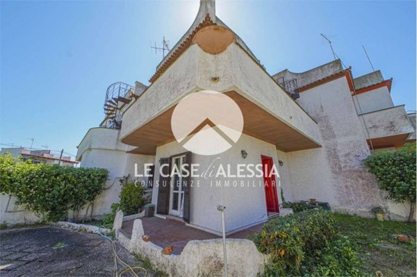 casa indipendente in vendita a Pomezia in zona Torvaianica