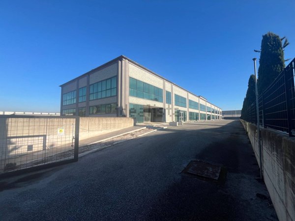 intera palazzina in vendita a Pomezia