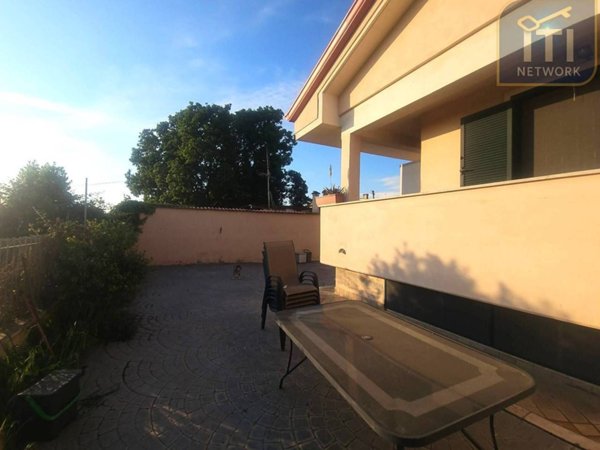 casa indipendente in vendita a Pomezia in zona Torvaianica