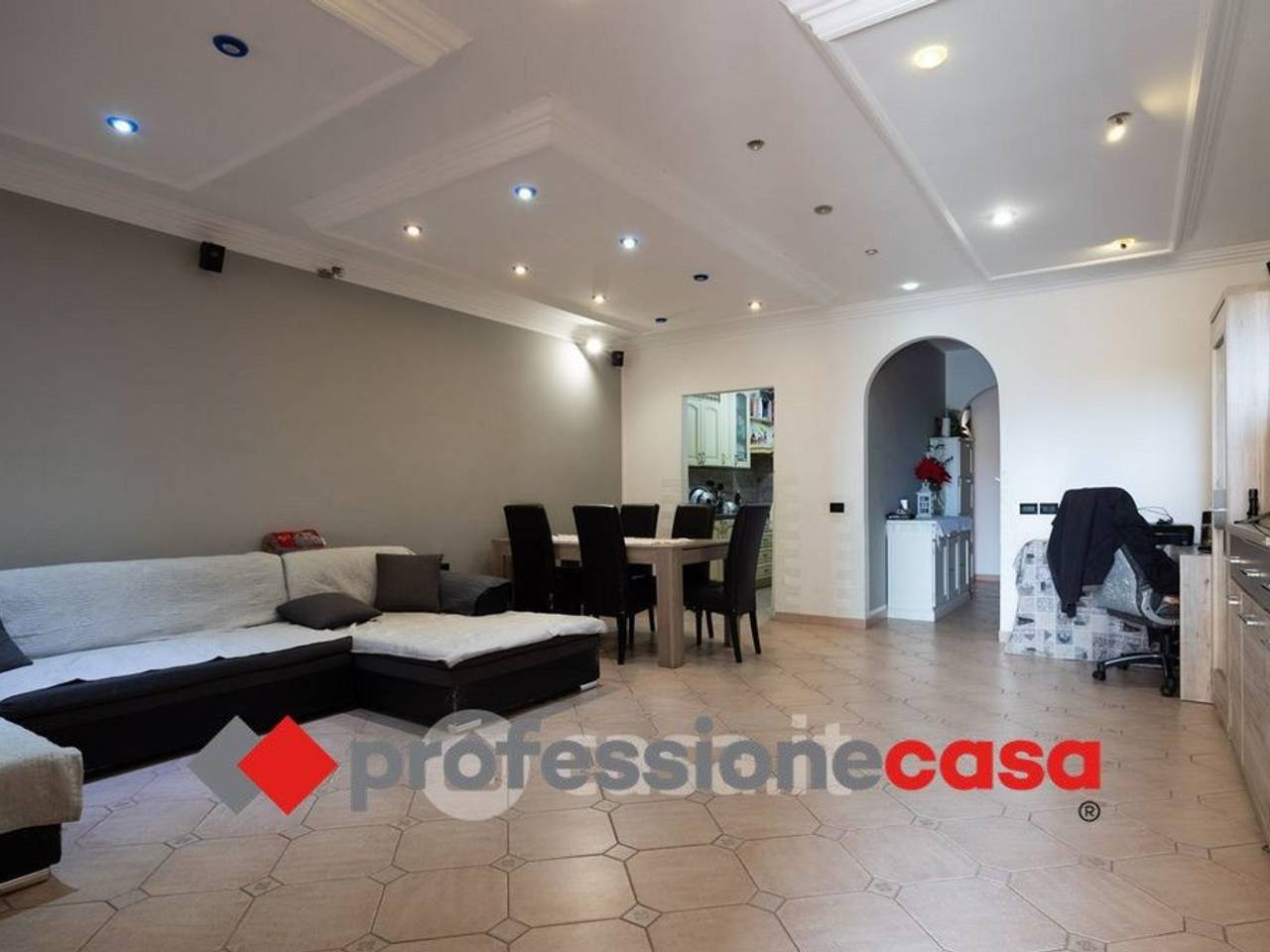 casa indipendente in vendita a Pomezia in zona Torvaianica Alta