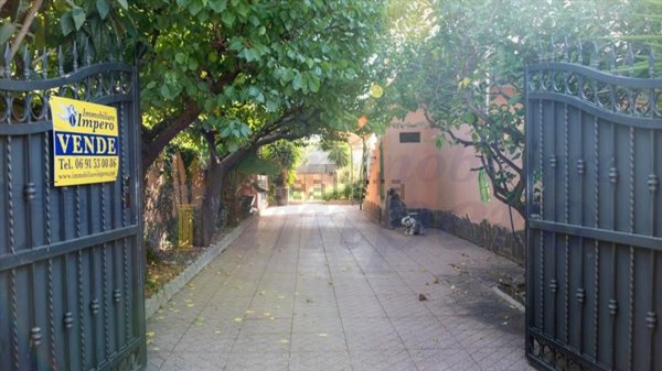 casa indipendente in vendita a Pomezia in zona Torvaianica Alta