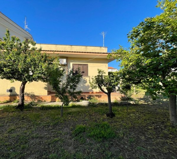 casa indipendente in vendita a Pomezia