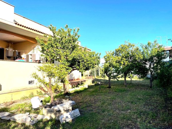 casa indipendente in vendita a Pomezia