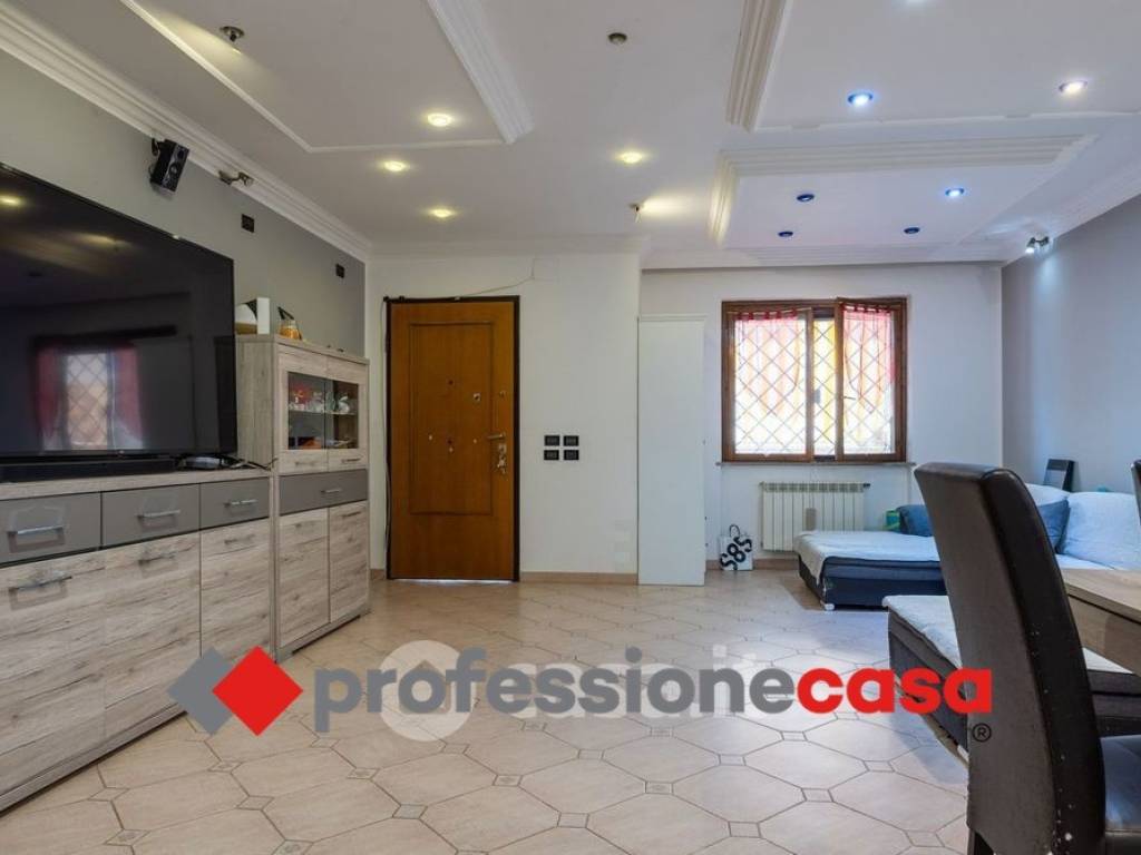 casa indipendente in vendita a Pomezia in zona Torvaianica Alta