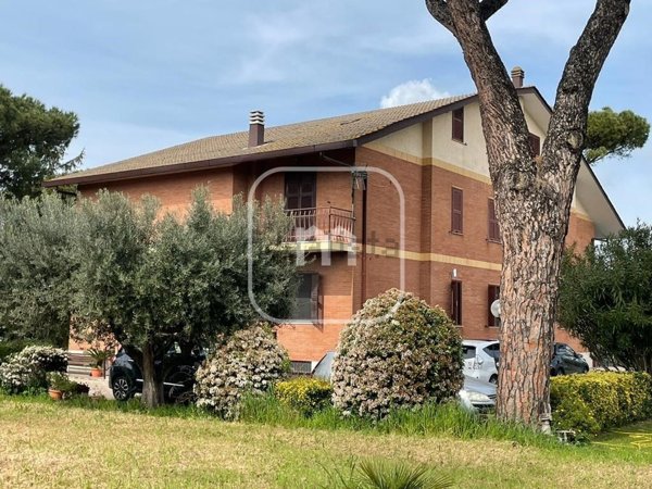 casa indipendente in vendita a Pomezia