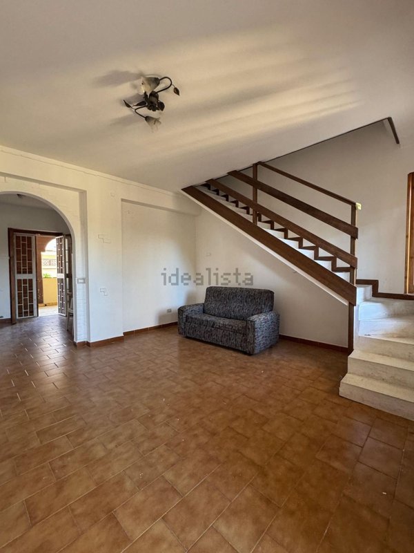 casa indipendente in vendita a Pomezia in zona Torvaianica