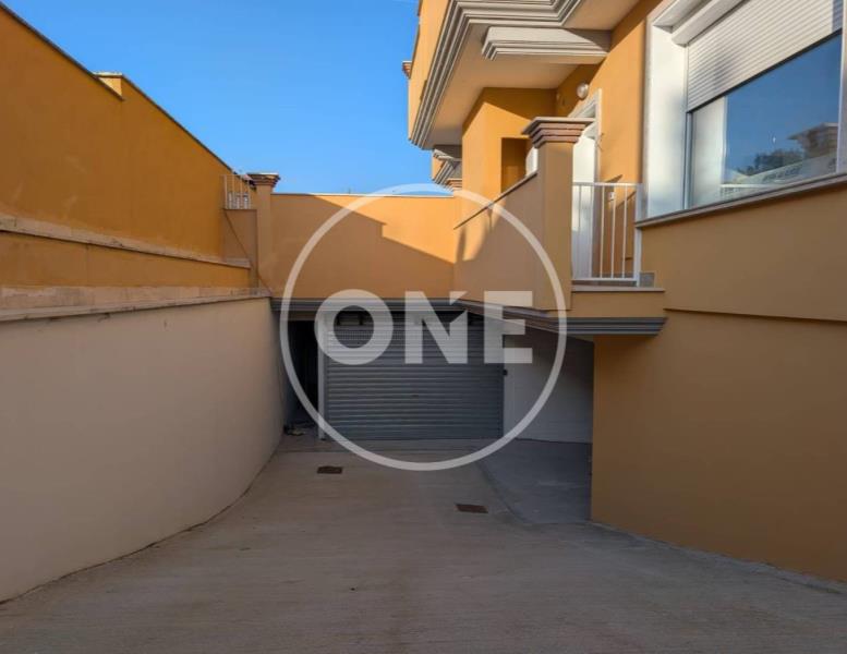 intera palazzina in vendita a Pomezia