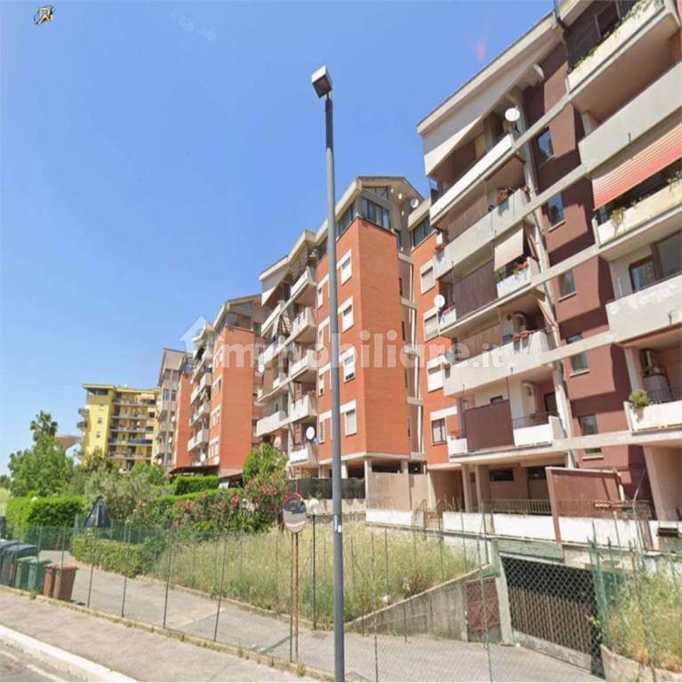appartamento in vendita a Pomezia in zona Santa Palomba
