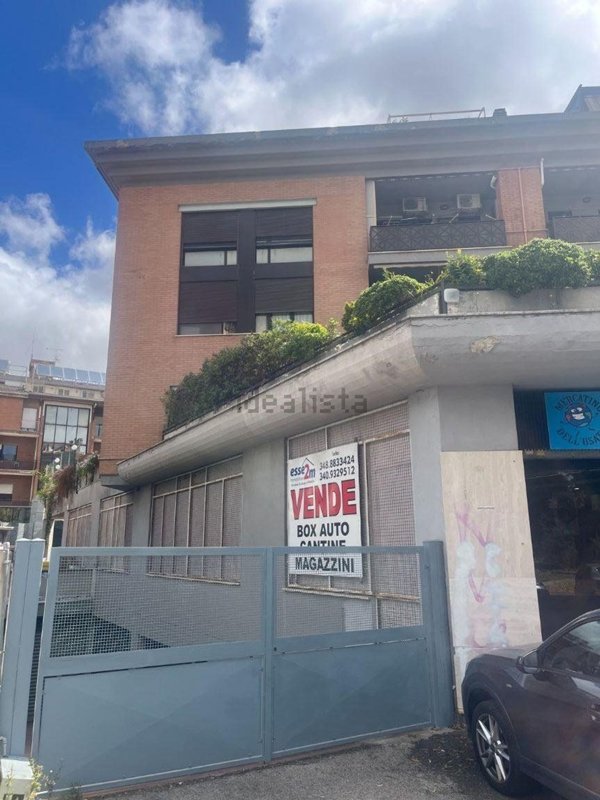 locale di sgombero in vendita a Pomezia