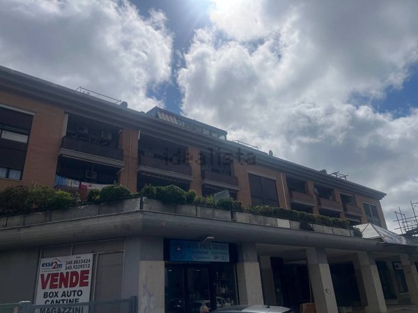 locale di sgombero in vendita a Pomezia