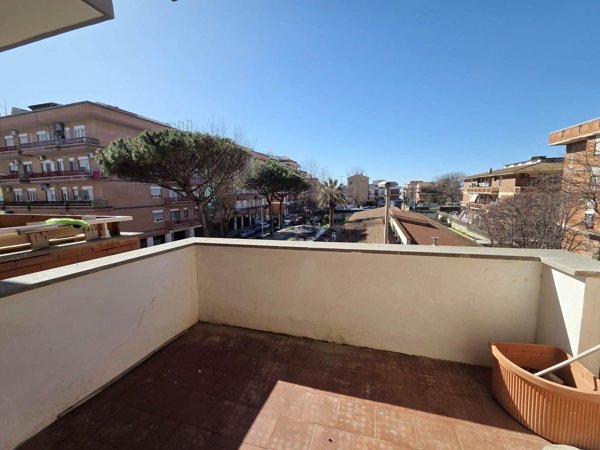 appartamento in vendita a Pomezia